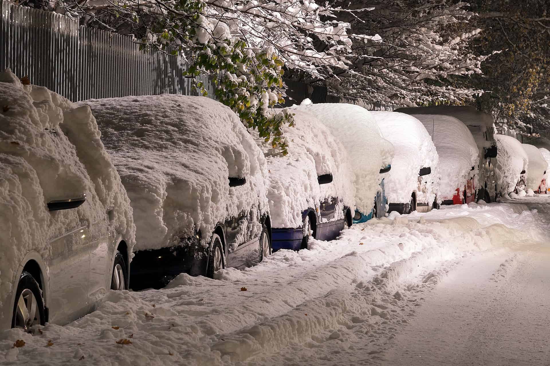 Was müssen Autofahrer bei Schnee und Eis beachten?