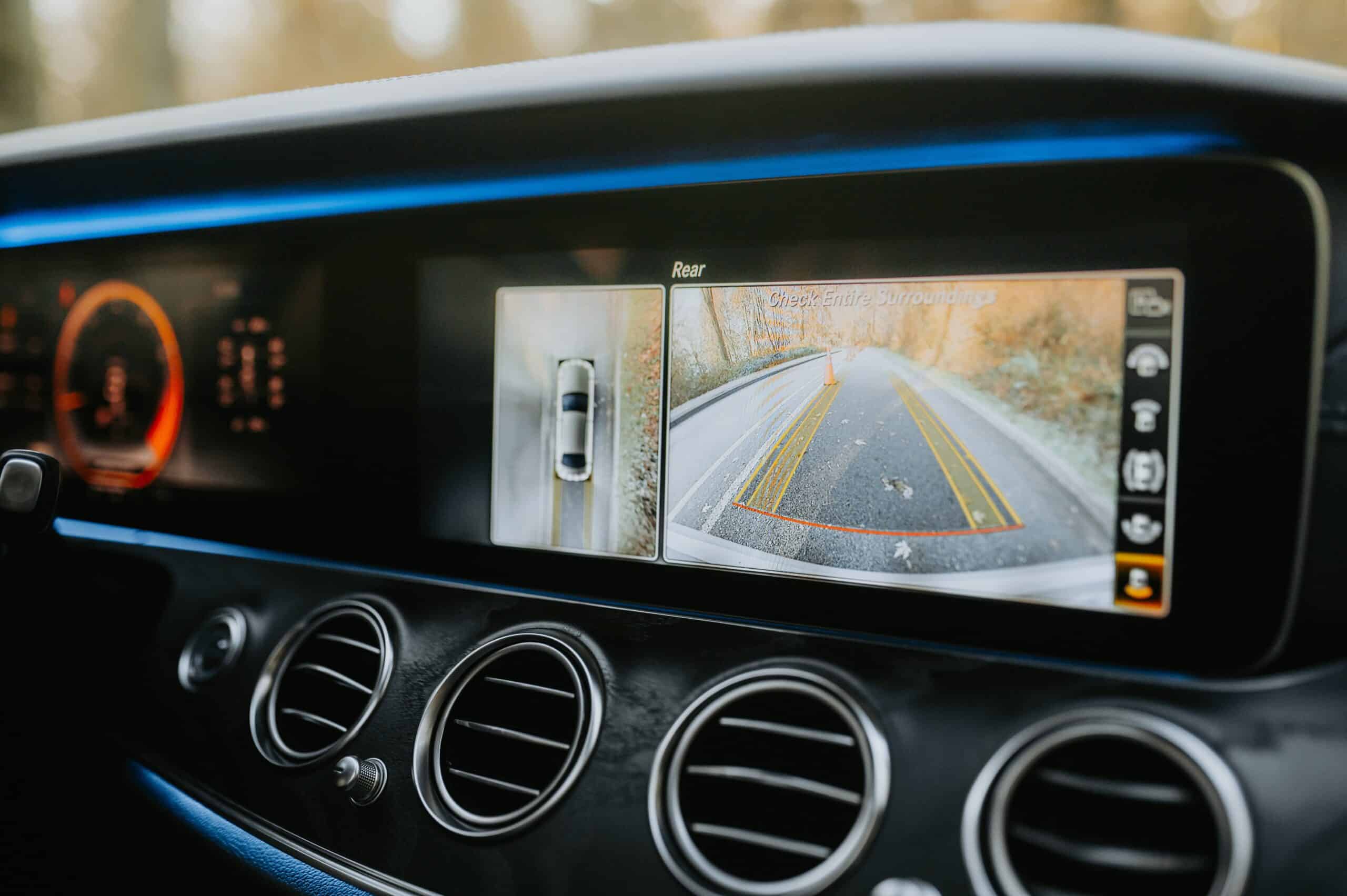 Kann die Rückfahrkamera den Blick nach hinten ersetzen?