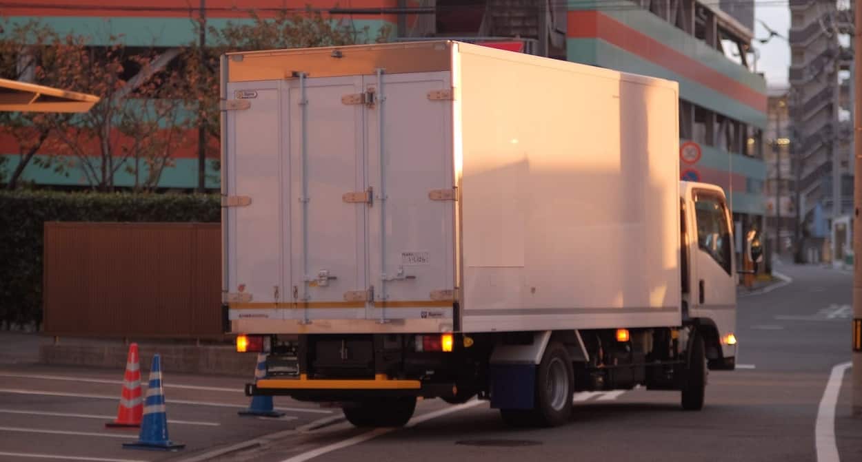 Rangierender LKW