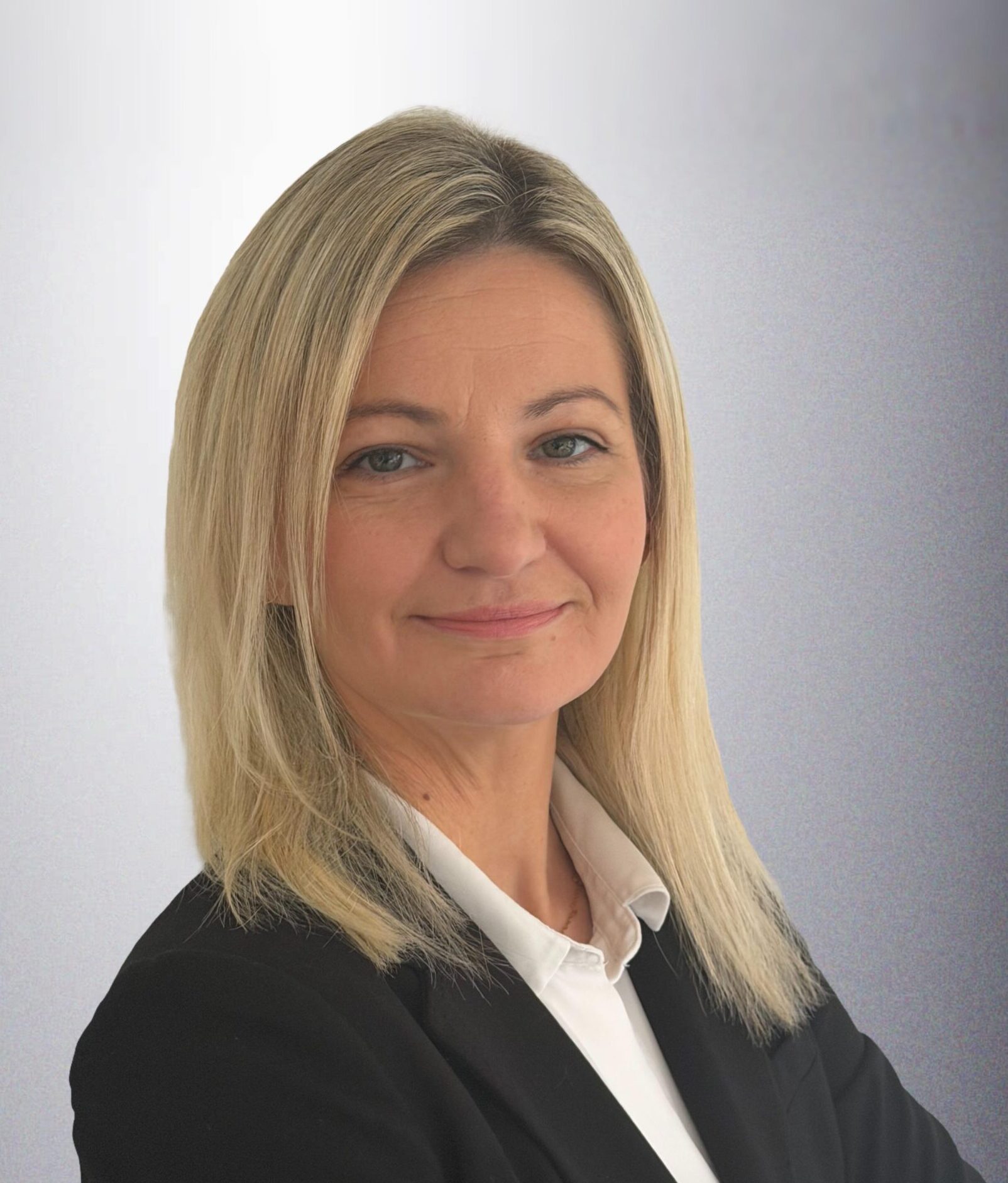 Professionelles Portr&auml;t einer Frau im Business-Outfit